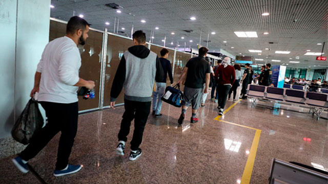 Ciudadanos brasileños son deportados de Estados Unidos.