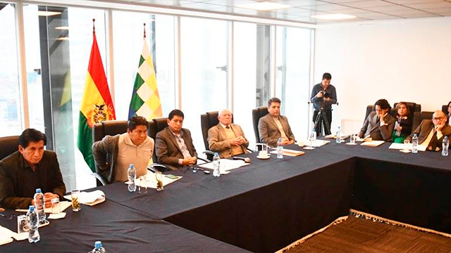 El presidente, Óscar Hassenteuffel, y vocales del Tribunal Supremo Electoral