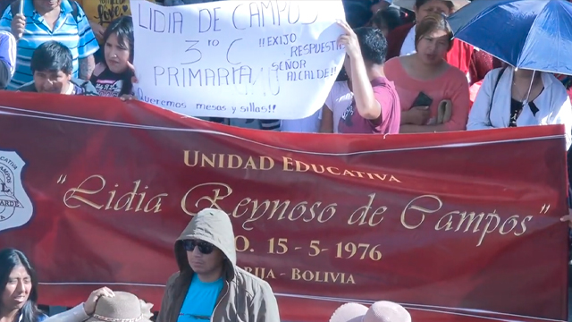 Protesta de Padres de Familia por Mobiliario