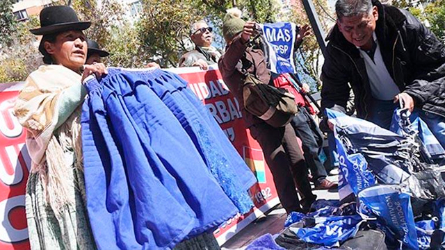 Masistas IPSP, renunciando al partido